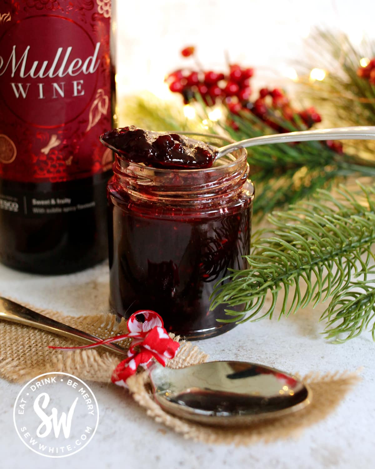 Mulled Wine Jam Sew White